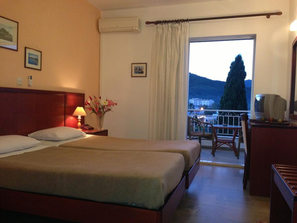 Three Stars Moraitika